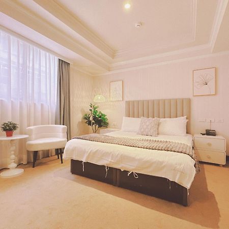 Meworld Hotel - Sanchong Tajpej Kültér fotó