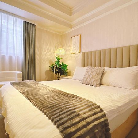 Meworld Hotel - Sanchong Tajpej Kültér fotó
