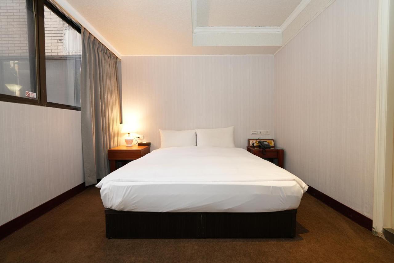 Meworld Hotel - Sanchong Tajpej Kültér fotó