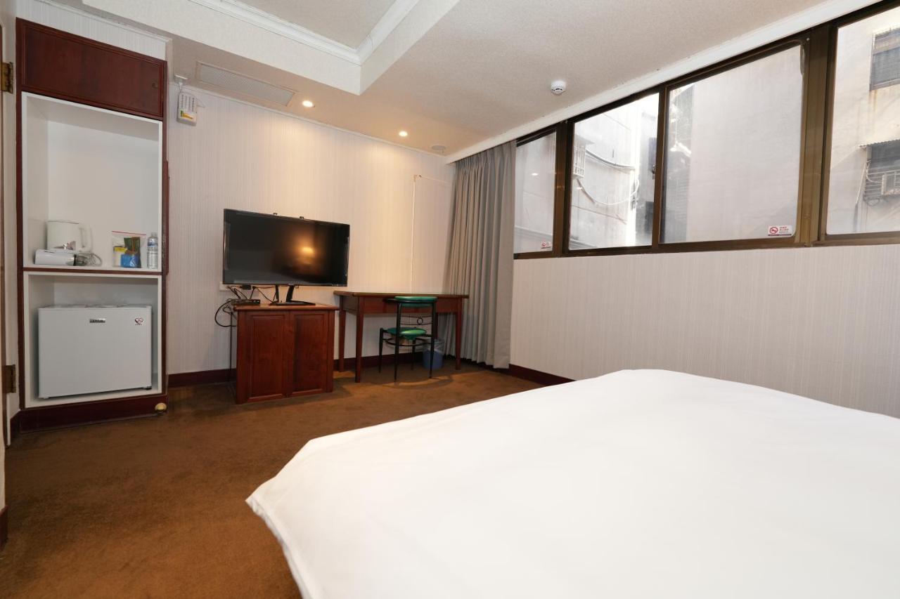 Meworld Hotel - Sanchong Tajpej Kültér fotó