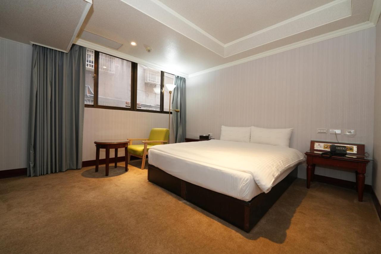 Meworld Hotel - Sanchong Tajpej Kültér fotó