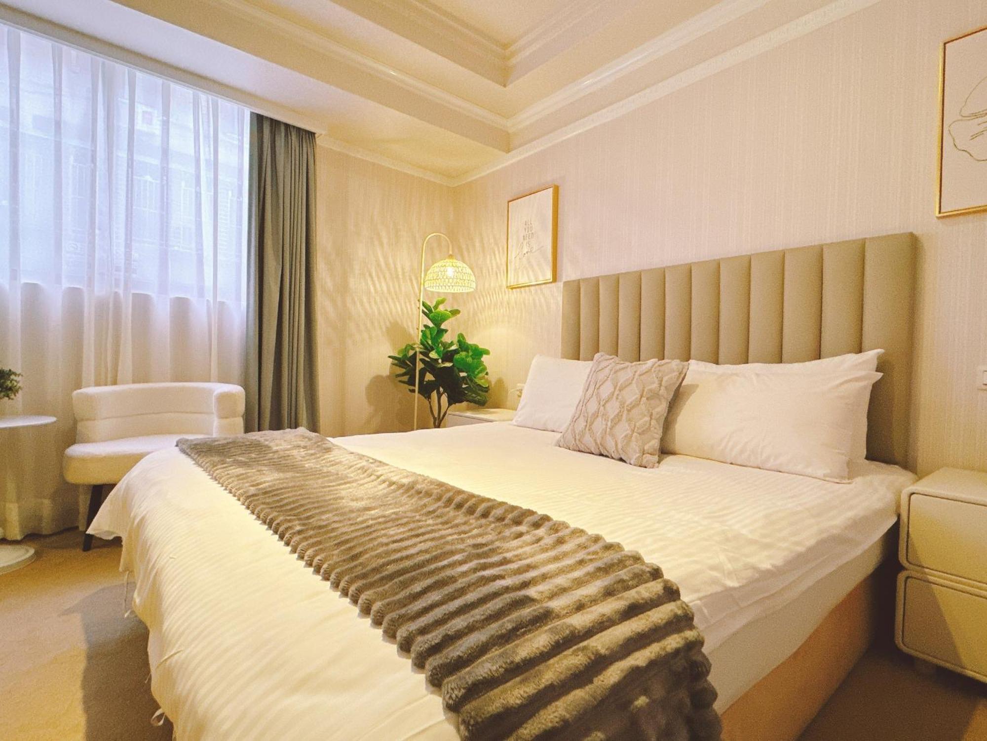 Meworld Hotel - Sanchong Tajpej Kültér fotó