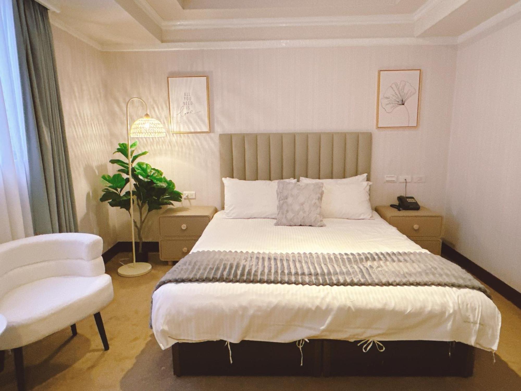 Meworld Hotel - Sanchong Tajpej Kültér fotó