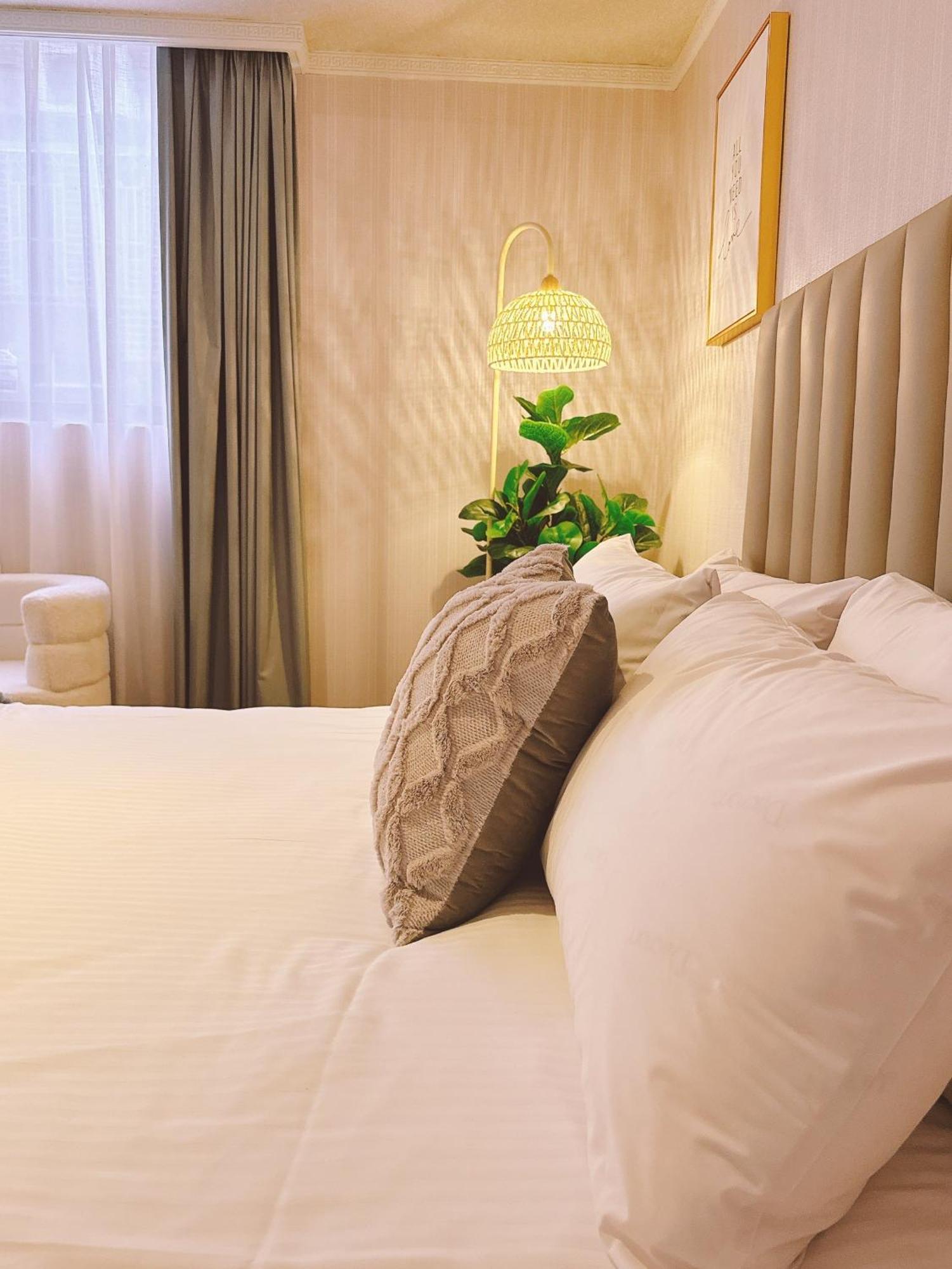 Meworld Hotel - Sanchong Tajpej Kültér fotó
