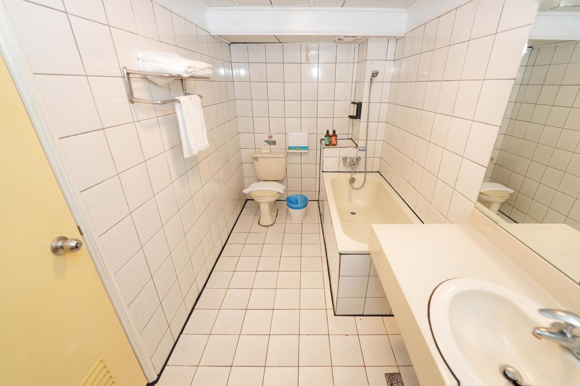 Meworld Hotel - Sanchong Tajpej Kültér fotó