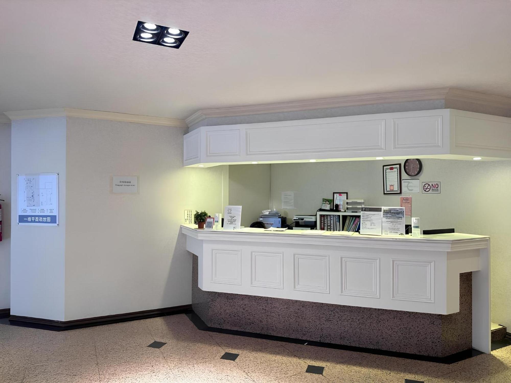 Meworld Hotel - Sanchong Tajpej Kültér fotó